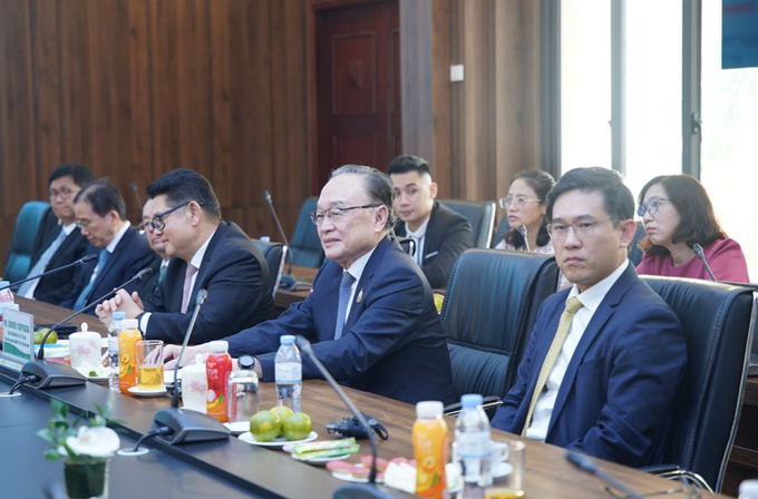 Representatives of C.P. Group and C.P. Vietnam Livestock Joint Stock Company at the signing ceremony. Photo: Linh Linh.