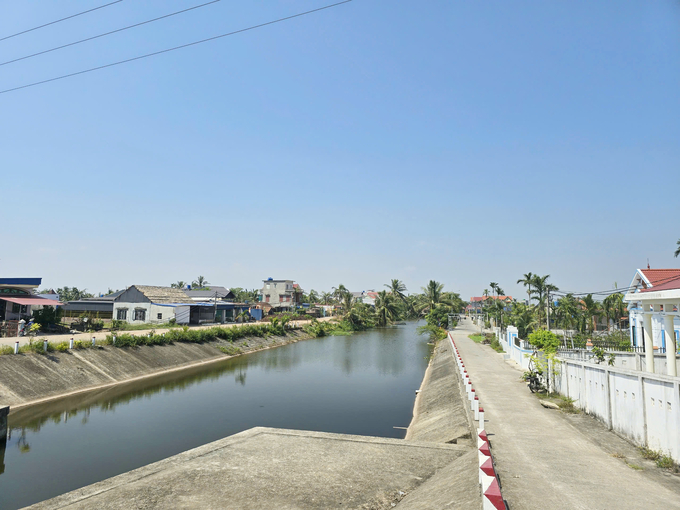 Một công trình thủy lợi tại xã Vinh Quang, huyện Tiên Lãng vừa được đầu tư nâng cấp. Ảnh: Đinh Mười.