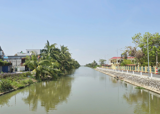 Công ty thủy lợi Tiên Lãng đang đề nghị thành phố Hải Phòng bố trí ngân sách để cải tạo hệ thống kênh trục chính thành hồ thủy lợi để ứng phó lâu dài với biến đổi khí hậu, phục vụ sản xuất. Ảnh: Đinh Mười.