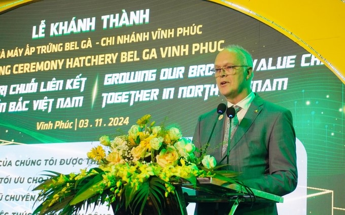 Mr. Carl Destrooper, shareholder of Yellow Bird Group from Belgium, said that after more than 10 years of operation in South Vietnam, Bel Ga has inaugurated its first hatchery factory in the North. Photo: Hong Tham.