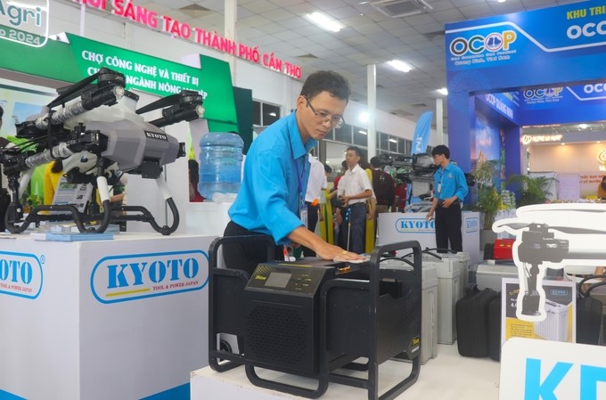 Many foreign businesses introduced high-tech machinery and equipment for rice production at the fair. Photo: Kim Anh.