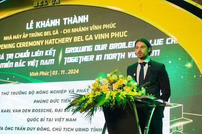 Mr. Ben Cliteur, General Director of Bel Ga Vietnam and Myanmar, announced the decision to open one more hatchery factory in Tay Ninh, expected to start construction in early 2025. Photo: Hong Tham.