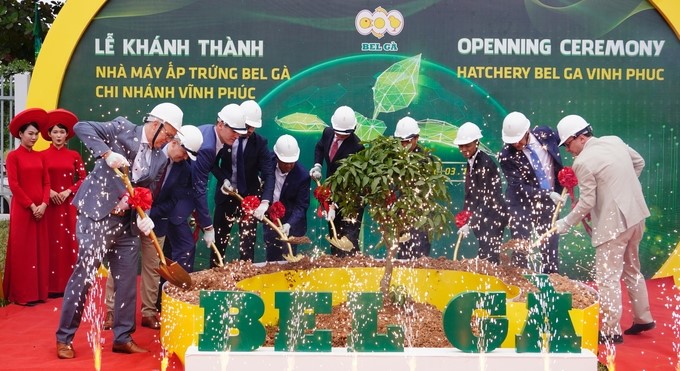 Delegates performed a tree planting ceremony at the Bel Ga Vinh Phuc Hatchery Factory. Photo: Hong Tham.