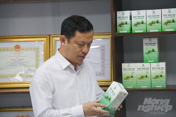 Mr. Tran Van Tan, Director of Phong Cach Moi Company. Photo: Quoc Toan.