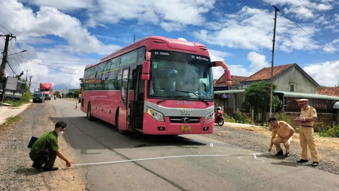 Công an huyện Kbang đang điều tra, xác định nguyên nhân vụ tai nạn. Ảnh: CTV.