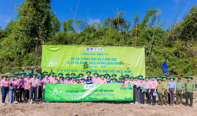 Lãnh đạo, nhân viên C.P. Việt Nam và các ban, ngành liên quan tại chương trình.