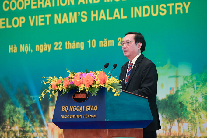 Minister of Science and Technology Huynh Thanh Dat affirmed that Vietnam has proactively developed national standards on Halal in recent times. Photo: Tung Dinh.