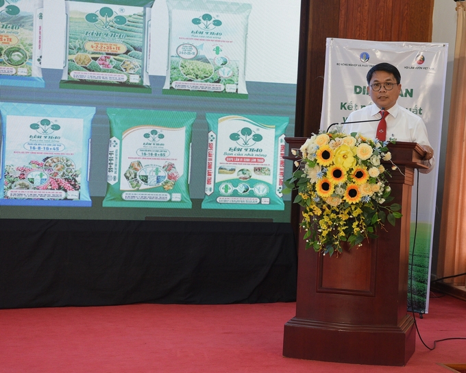 Mr. Nguyen Quoc An, Deputy General Director of Supe Phosphate and Chemical Lam Thao Joint Stock Company, gave a speech at the tea forum. Photo: Duong Dinh Tuong.