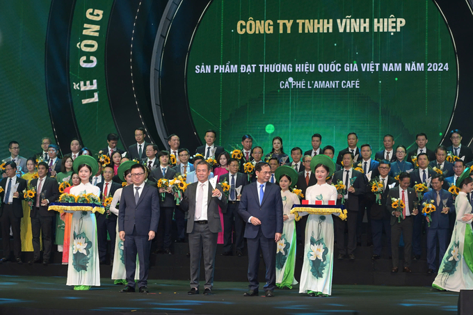 Công ty TNHH Vĩnh Hiệp được vinh nhận giải thưởng Thương hiệu quốc gia Việt Nam năm 2024.