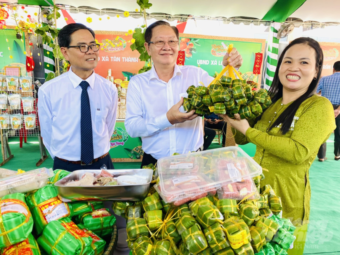 Đồng Tháp không chỉ phát triển số lượng sản phẩm OCOP mà còn chú trọng nâng cao chất lượng giúp sản phẩm OCOP của địa phương có chỗ đứng vững chắc trên thị trường. Ảnh: Lê Hoàng Vũ.