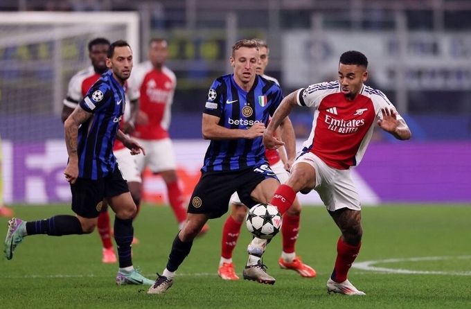 Arsenal để thua trước Inter Milan.