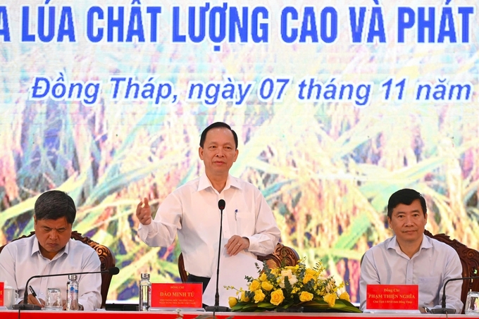 Ông Đào Minh Tú, Phó Thống đốc thường trực Ngân hàng Nhà nước Việt Nam thông qua một số nội dung trong chương trình vay vốn ưu đãi phục vụ Đề án 1 triệu ha lúa chất lượng cao. Ảnh: Kim Anh.