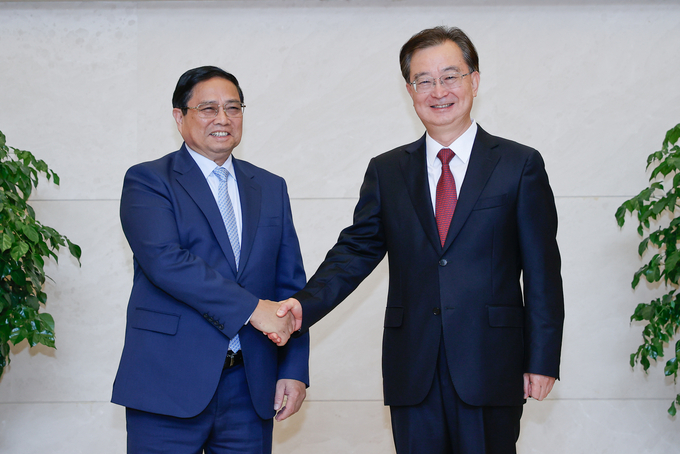 Prime Minister Pham Minh Chinh held talks with Mr. Wang Ning, member of the Central Committee of the Communist Party of China and Secretary of the Yunnan Provincial Party Committee. Photo: VGP.