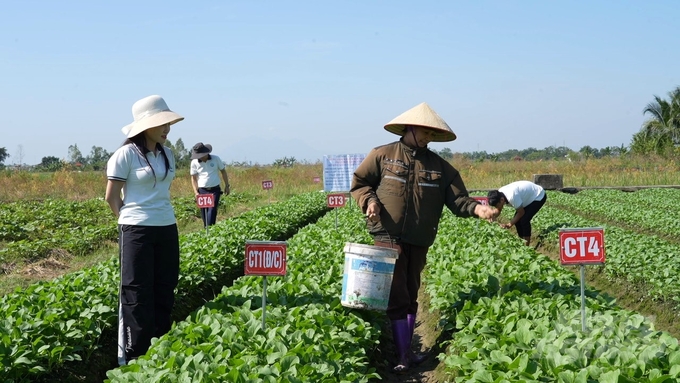 Hoạt động khảo nghiệm của Trung tâm Khảo kiểm nghiệm Phân bón Quốc gia. Ảnh: Hùng Khang.