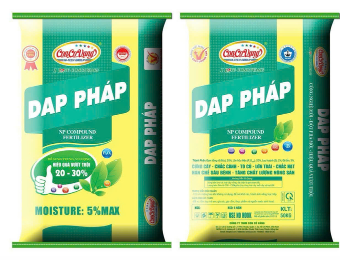 Phân bón DAP Pháp của Công ty Con Cò Vàng được Cục bản quyền tác giả, cấp chứng nhận Đăng ký quyền tác giả ghi rõ thành phần. Ảnh: Đức Trung.