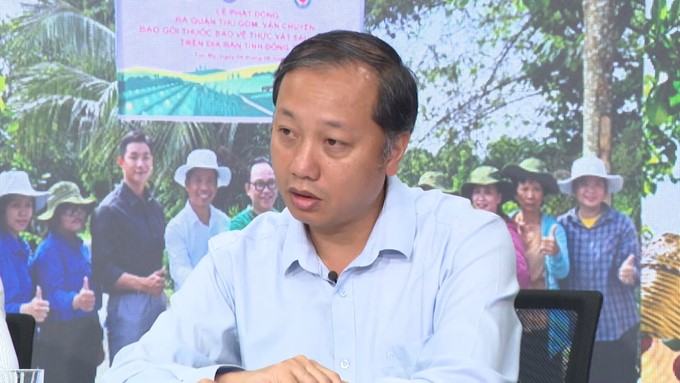 Mr. Nguyen Quang Hieu, Deputy Director of the Plant Protection Department (Ministry of Agriculture and Rural Development), talked at the seminar. Photo: CLV.