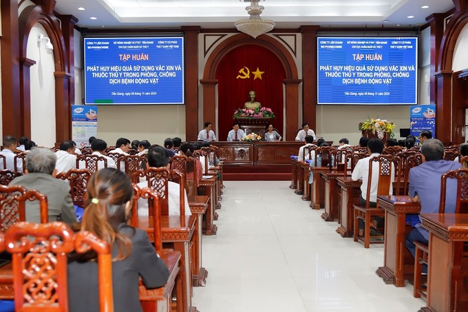 The conference had the participation of more than 150 delegates who are livestock farmers, agricultural cooperatives, Agricultural Extension Centers, the Department of Agriculture, etc. in the province. Photo: Minh Dam.