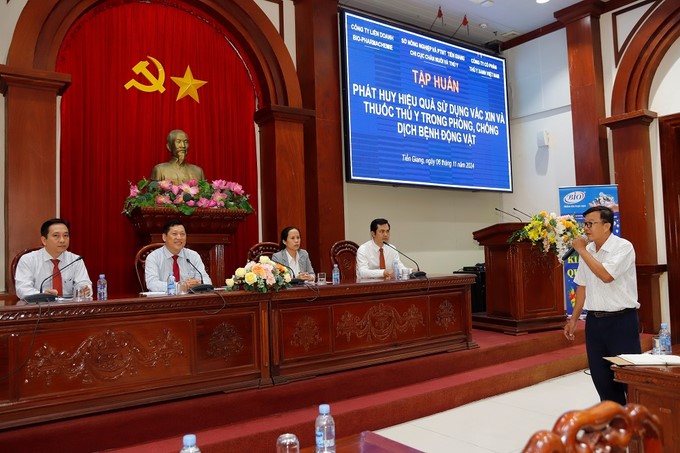 Question and Answer at the training session. Photo: Minh Dam.