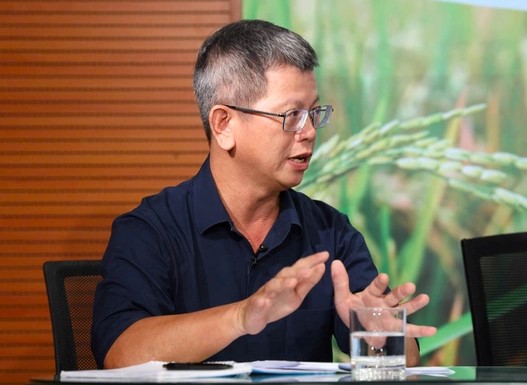 Mr. Nguyen Huu Quang, expert of CropLife Vietnam, discussed at the seminar 'Proper understanding of pesticides' on the afternoon of November 8.