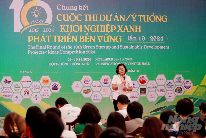 Vu Kim Hanh, Chairwoman of the Vietnamese High-Quality Goods Business Association and Director of the Business Studies and Assistance Center, delivered the opening speech at the competition. Photo: Nguyen Thuy.