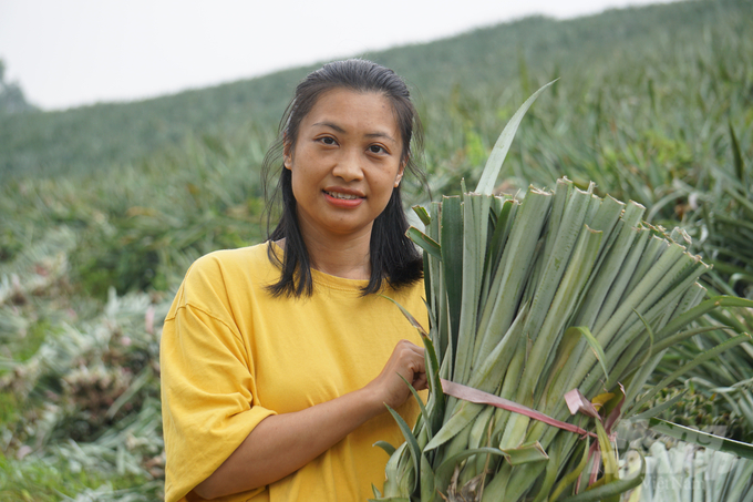 Nguyễn Thị Ngân bỏ phố về quê, gắn bó với nông nghiệp gần chục năm nay. Ảnh: Quốc Toản.