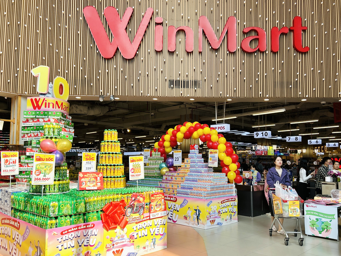 Không khí sinh nhật ngập tràn tại WinMart với không gian được trang trí rực rỡ.