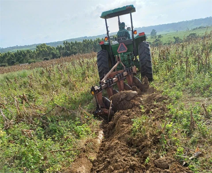 Đất trong vùng nguyên liệu mía của Nhà máy đường An Khê (Gia Lai) thường xuyên được kiểm tra, phân tích để bổ sung vào bản đồ thổ nhưỡng. Ảnh: V.Đ.T.