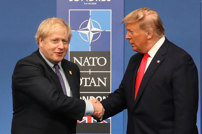 Cựu Thủ tướng Anh Boris Johnson và Tổng thống Mỹ Donald Trump. Ảnh: AP.