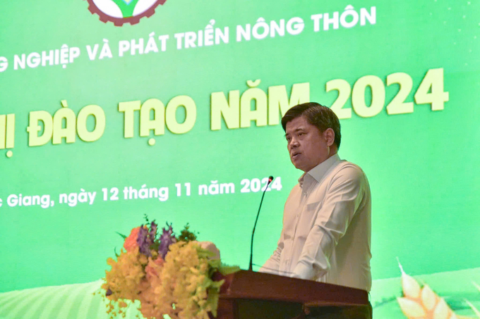 Deputy Minister Tran Thanh Nam emphasized that key personnel need to think creatively, explore new ideas, and proactively embrace innovation. Photo: Kieu Chi.