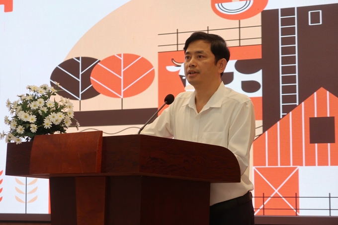 Mr. Nguyen Ngoc Toan, Head of the Department of Animal Husbandry, Veterinary, and Aquatic Resources of Son La, shared the accomplishments of the Chan Henh project. Photo: DB.