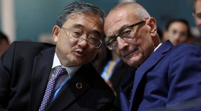 Liu Zhenmin, China’s climate envoy, left, with John Podesta, US President Joe Biden’s top climate adviser, at the COP29 summit in Azerbaijan on Tuesday.