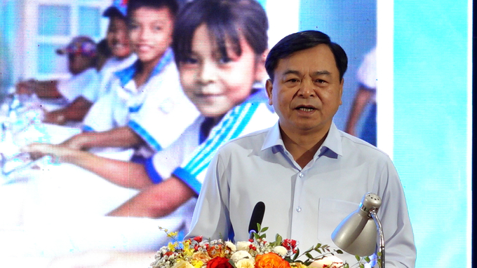 Deputy Minister of Agriculture and Rural Development Nguyen Hoang Hiep delivering a speech at the National Conference on Rural Clean Water Initiatives. Photo: Quang Dung.