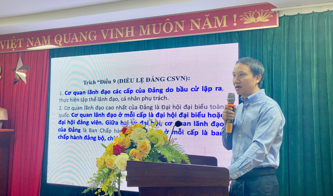 Đồng chí Lương Nguyễn Quân, Phó Trưởng Ban Tổ chức Đảng ủy Bộ, đã phổ biến, quán triệt một số điểm mới của Quy chế bầu cử trong Đảng.