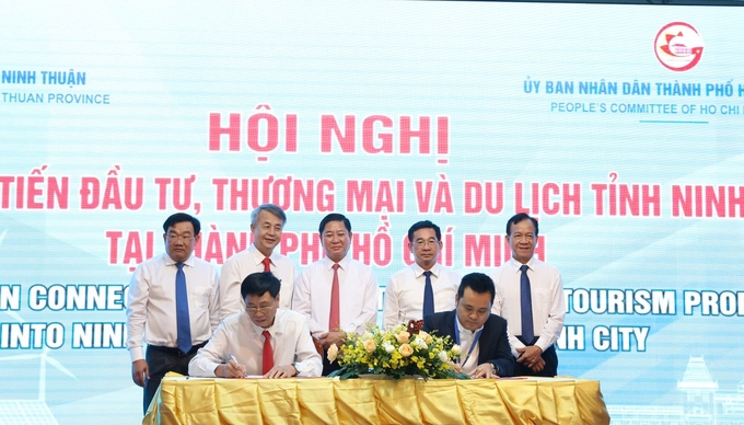 Ký kết bản ghi nhớ hợp tác (MOU) giữa các doanh nghiệp TP.HCM với chủ đầu tư hạ tầng các khu công nghiệp, các doanh nghiệp của tỉnh Ninh Thuận. Ảnh: TL.