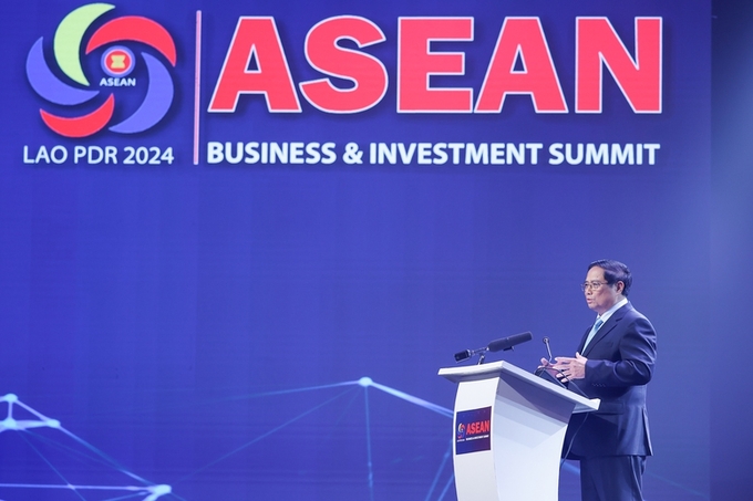 Phát biểu tại Hội nghị Thượng đỉnh về Kinh doanh và Đầu tư ASEAN 2024, Thủ tướng nhấn mạnh, một ASEAN tự cường không thể thiếu đội ngũ doanh nhân, doanh nghiệp tự cường. Ảnh: VGP.