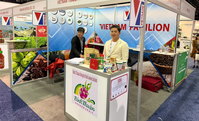 Binh Thuan dragon fruit products are processed and showcased at the 2024 PLMA International Food and Beverage Trade Show. Photo: Huynh Canh.