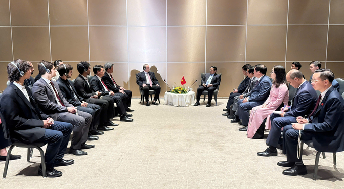 Prime Minister Pham Minh Chinh received a number of leading Brazilian economic groups cooperating with Vietnam in Rio de Janeiro on the morning of November 17. 