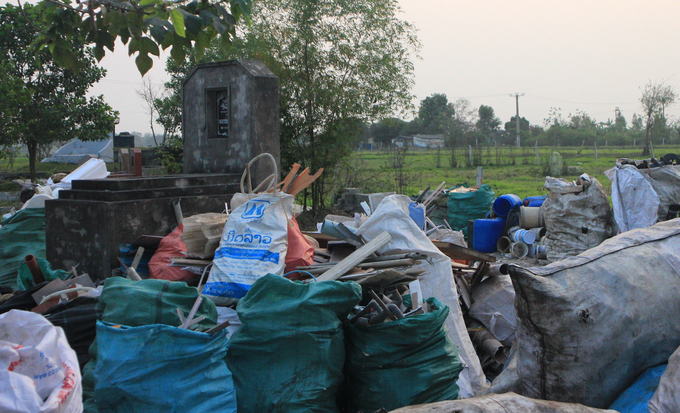 Plastic waste is ubiquitous in Xa Cau, with no corner untouched. Photo: Minh Toan.