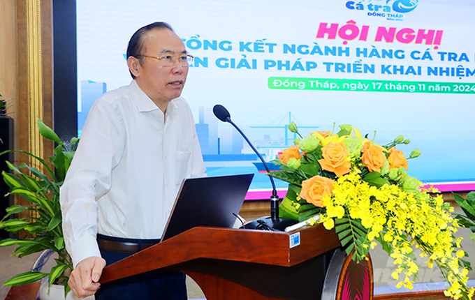 Deputy Minister of Agriculture and Rural Development Phung Duc Tien delivered a speech directing the development of the catfish industry for the year 2025. Photo: Le Hoang Vu.