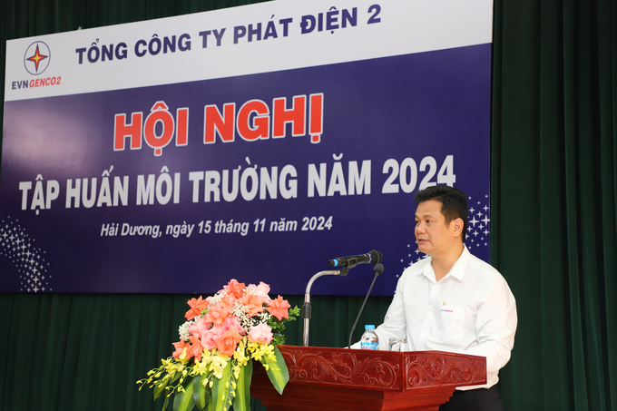 Ông Ngô Việt Hưng - Phó Phó Tổng Giám đốc EVNGENCO2 chia sẻ tại hội nghị tập huấn. Ảnh: Minh Lương.