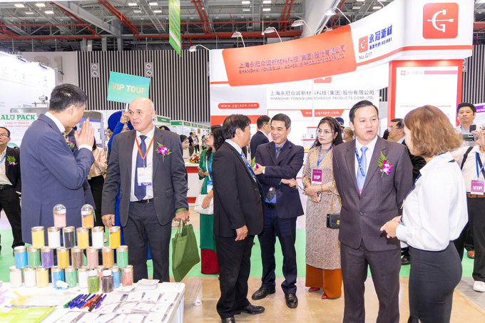 The forum had more than 700 booths of 500 Vietnamese and international enterprises from more than 10 countries and territories.