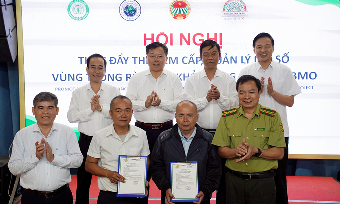 In Yen Bai province, forest owners are now issued plantation codes by the Provincial Forest Protection Department. Photo: Bao Thang.