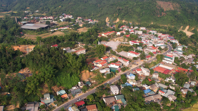 Diện mạo nông thôn ở xã Cẩm Giàng (huyện Bạch Thông) ngày càng khang trang. Ảnh: Sơn Lâm.