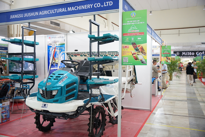 This is a great opportunity for businesses to exchange and learn from each other, promoting the adoption of modern technologies and equipment in agricultural production and processing. Photo: Linh Linh.