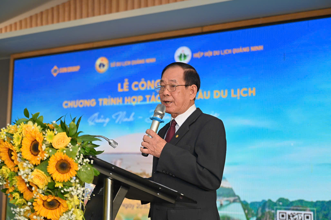 Mr. Nguyen The Hue, Chairman of the Quang Ninh Tourism Association, spoke at the program.