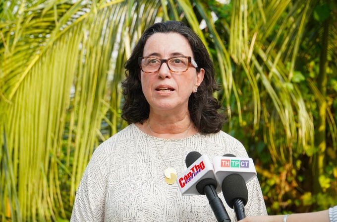 Manuela V. Ferro, World Bank Regional Vice President for East Asia and Pacific, sharing her thoughts with the press on the sidelines of the event. Photo: Kim Anh.