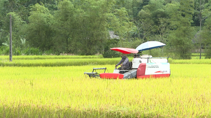 Cơ giới hóa trong sản xuất nông nghiệp ở xã Phương Viên (huyện Chợ Đồn). Ảnh: Sơn Lâm.