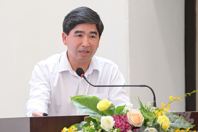 Mr. Luong Van Anh, Deputy Director of the Department of Water Resources sharing that the management and operation of irrigation works have faced many difficulties. Photo: Tung Dinh.