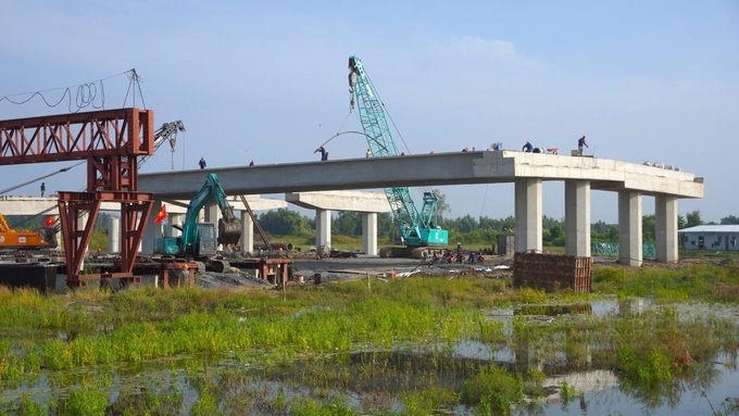 Các dự án đường cao tốc ở khu vực ĐBSCL đang được khẩn trương hoàn thành. Ảnh: Kim Anh.