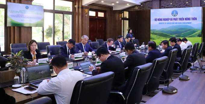 The Vietnamese Ministry of Agriculture and Rural Development held a meeting with the Mongolian Ministry of Food, Agriculture and Light Industry. Photo: Phuong Linh.